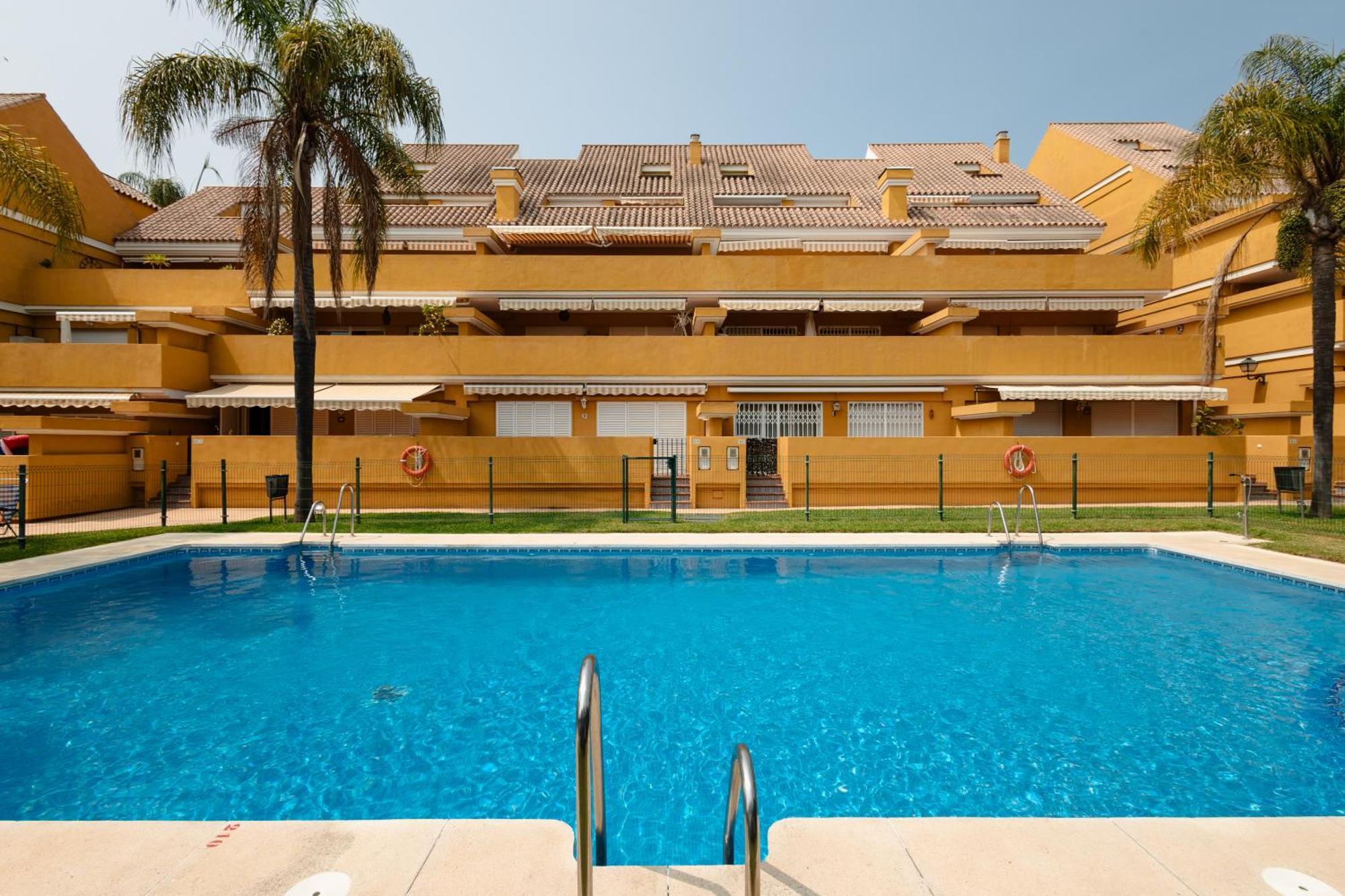 Apartment, Close To Beaches, Restaurants And Supermarkets, In Urb. Park Beach, Elviria Appartamento Marbella